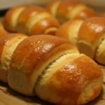 Brioches antillaises dorées à la sortie du four