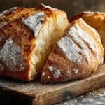 Pain de campagne rustique fait maison avec croûte dorée et mie alvéolée