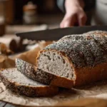 Pain au sarrasin tranché avec croûte aux graines