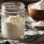 entretien du levain dans un bocal en verre avec farine et eau