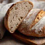 Pain gris français sur planche en bois